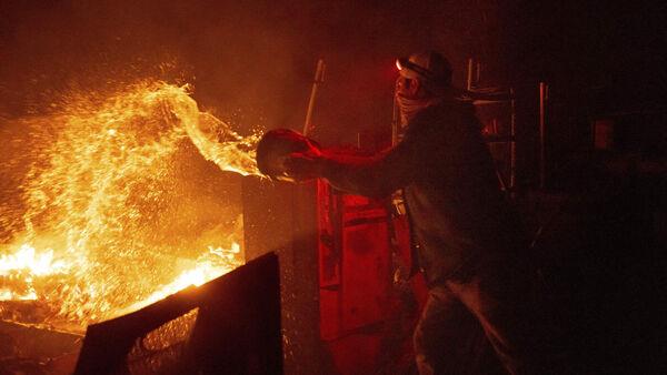Thousands forced to evacuate homes in Los Angeles as wind fuels wildfire