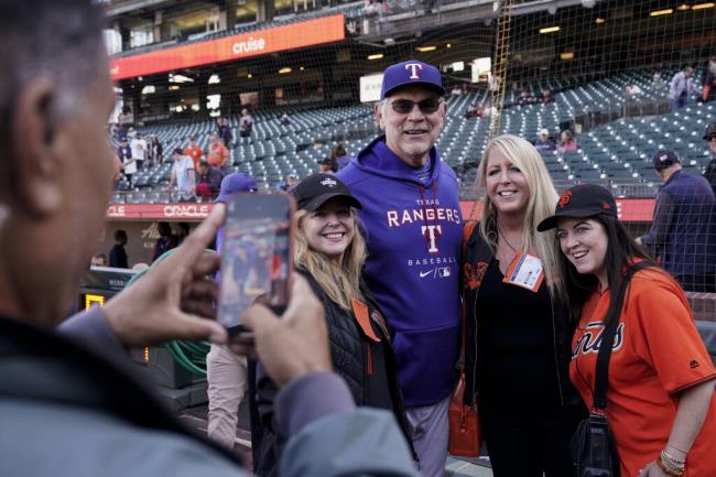Texas Rangers manager Bruce Bochy, third from right, poses for a photograph with fans during batting practice before a game against the Giants, Friday, Aug. 11, 2023, in San Francisco. (Godofredo A. Vásquez / ASSOCIATED PRESS)