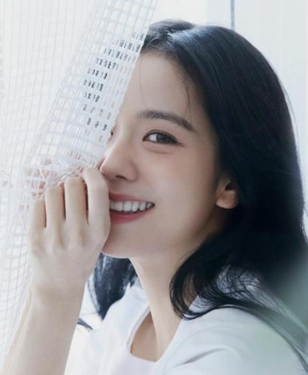 BLACKPINK's Jisoo is seen in this photo captured from her Instagram account. (PHOTO NOT FOR SALE) (Yonhap)