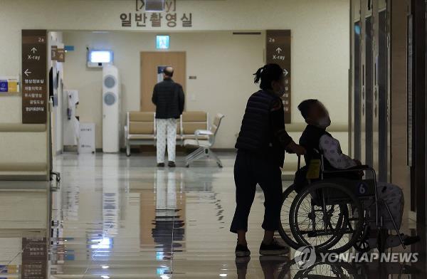 This photo, taken Feb. 25, 2024, shows members of the Korean Medical Association holding a rally to protest the government's plan to raise the number of medical students in front of the presidential office in central Seoul. (Yonhap)