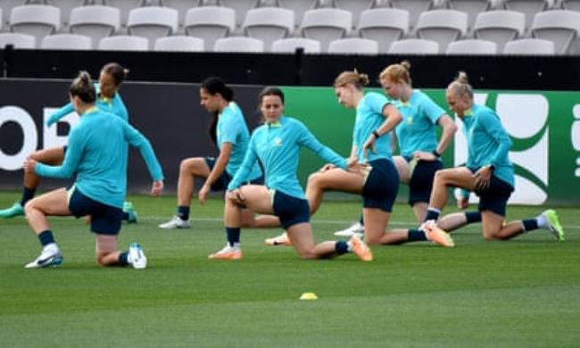 Hayley Raso and teammates at Jubilee Stadium.