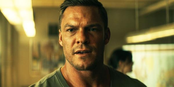 Alan Ritchson looking surprised as Jack Reacher in Reacher season 2, episode 6